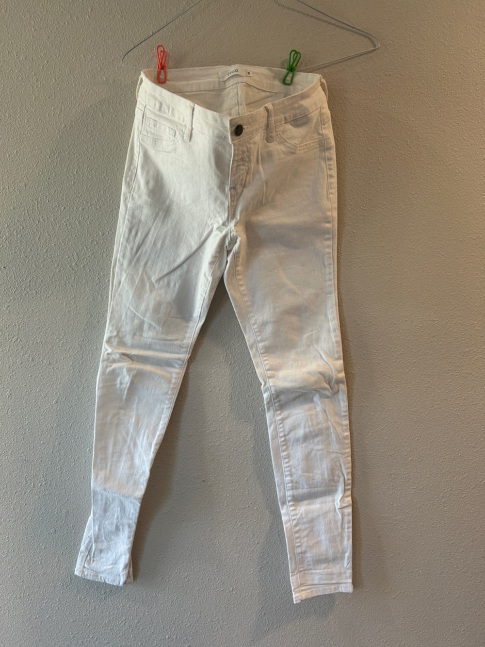 Cello Size 9 Women’s White Slim Fit Jeans USED